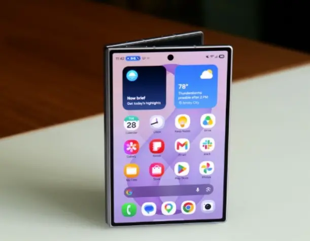 Samsung Galaxy Z Fold 8 inceleme: Daha geniş tasarım katlanabilir deneyimini değiştiriyor