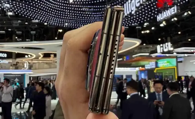 Huawei ve Samsung üç katlı katlanabilir telefon rekabeti başlıyor!