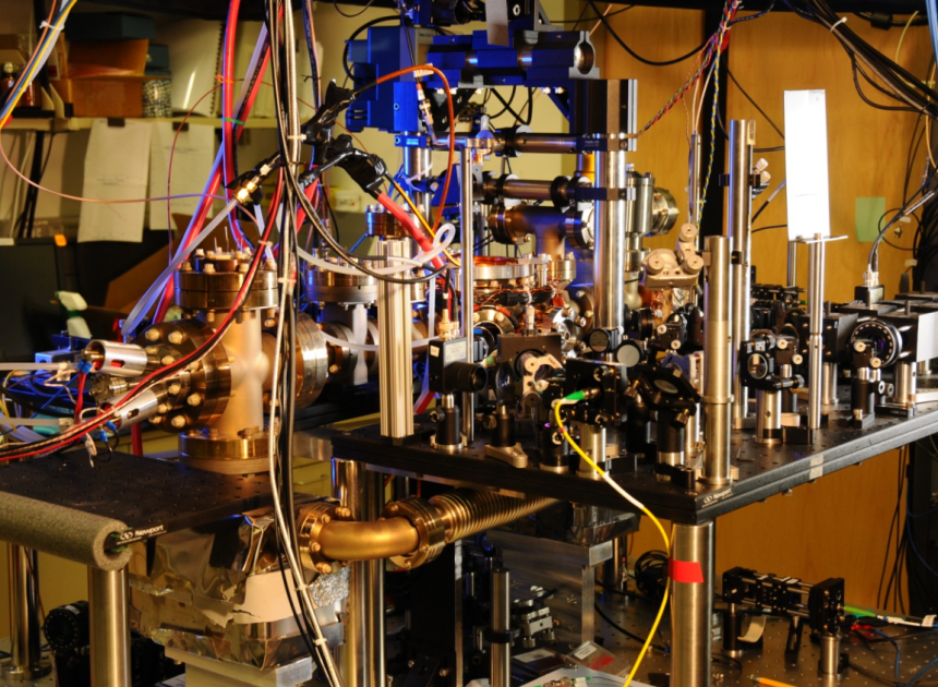 Japon bilim insanları karanlık maddeyi arayabilecek yeni bir atom saati geliştirdi