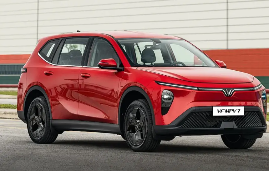 Vinfast VF MPV 7 mi yoksa Kia Carens Clavis EV mi daha iyi elektrikli MPV