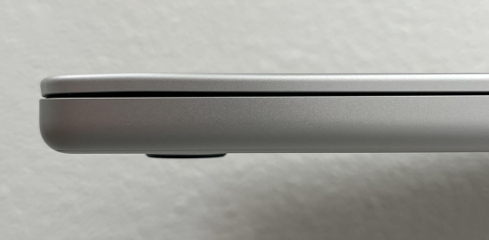 MacBook havaalanı güvenlik kontrolünde nasıl zarar görebilir