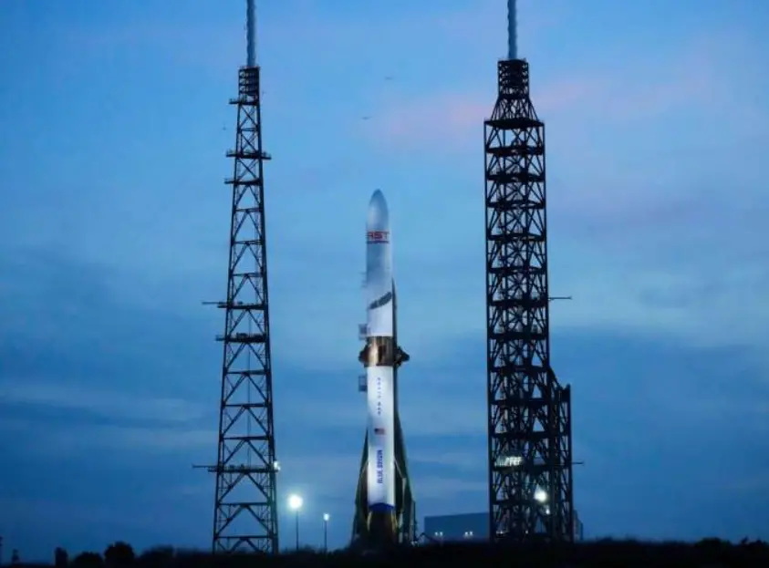 Blue Origin’in New Glenn roketi test sırasında patladı: Enkaz için halka uyarı yapıldı