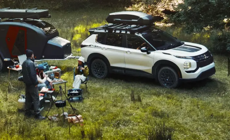 Mitsubishi Outlander Trail Edition siyah detaylarıyla öne çıkıyor
