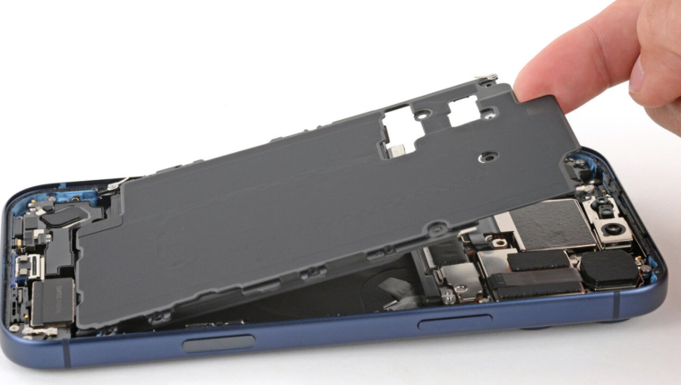 Apple, iPhone 18 Pro'da devasa bataryalara ihtiyaç duymadığını göstermeye çalışıyor