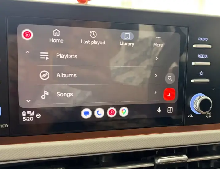 Android Auto 17.3 yayınlandı: Sürekli çökmelere karşı kritik güncelleme dağıtılıyor