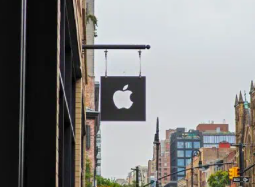 Samsung, iPhone Fold ekran üretimi için onay aldı ancak menteşe sorunu sürüyor