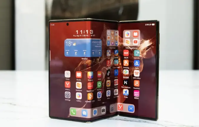 Huawei Mate XT serisi eylülde tanıtılıyor, üç katlı tasarımıyla dikkat çekiyor