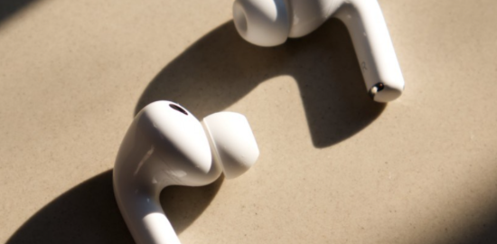 Apple kameralı AirPods için sona yaklaşıyor: yeni model testlerin kritik aşamasına geçti