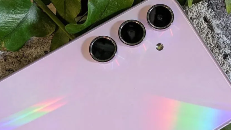 Samsung cihazlar Nisan 2026 güvenlik güncellemesini almaya başladı