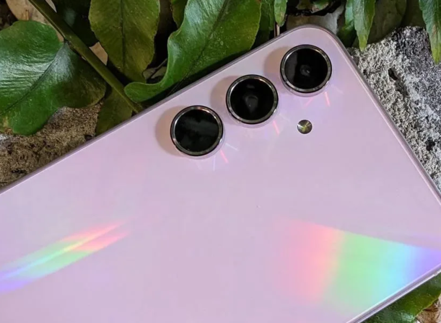 Samsung cihazlar Nisan 2026 güvenlik güncellemesini almaya başladı