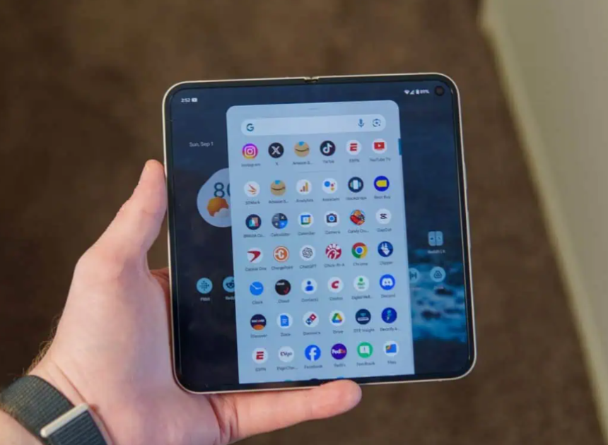 Google Pixel 9 Pro Fold ile Apple iPhone 15 Pro karşılaştırması: Katlanabilir deneyim mi, kompakt amiral gemisi mi?