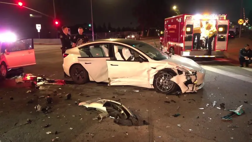 Tesla kaza yaptı: Tesla otopilot sistemi yeniden tartışılıyor