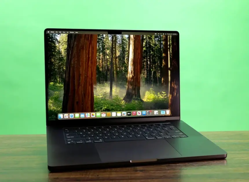 Apple MacBook Pro yeniden doğuyor: OLED ve dokunmatik ekran çağı başlıyor