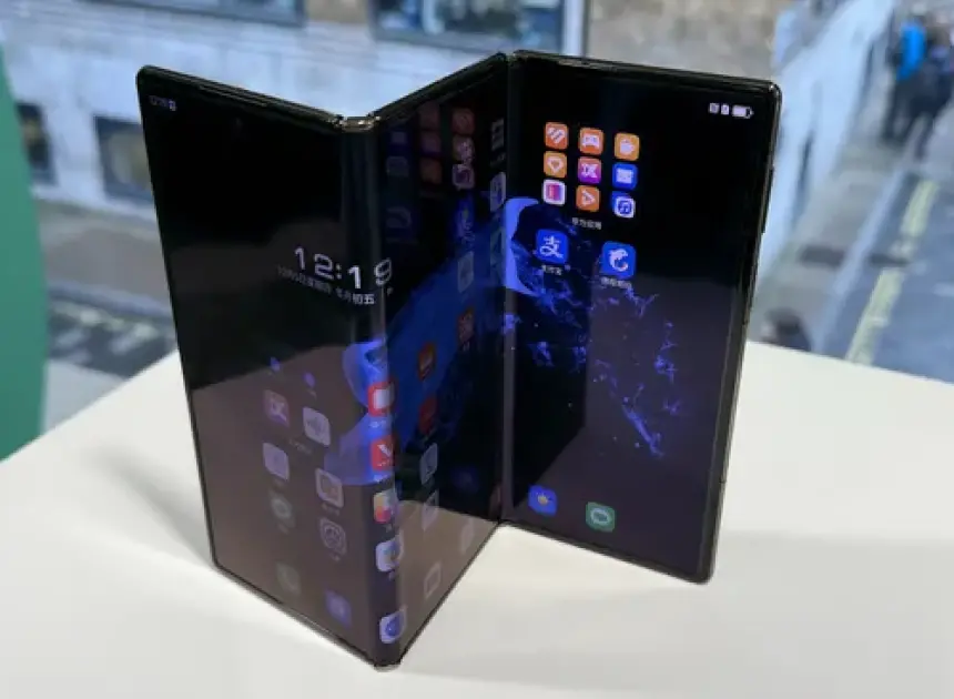 Samsung Galaxy Z Tri-fold: Üç katlanabilir telefonun ilk detayları sızdırıldı