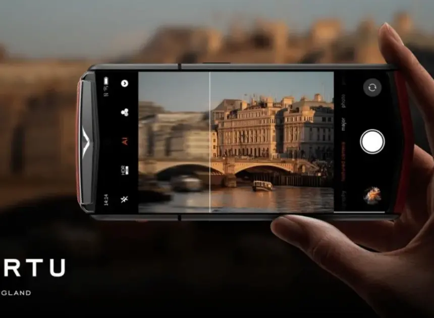 Vertu geri döndü: Zengin telefonu kıskandıran özelliklerle geliyor